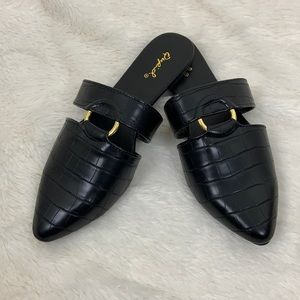 🌷NWOB Qupid Black Texture Slip On Mules Size 7